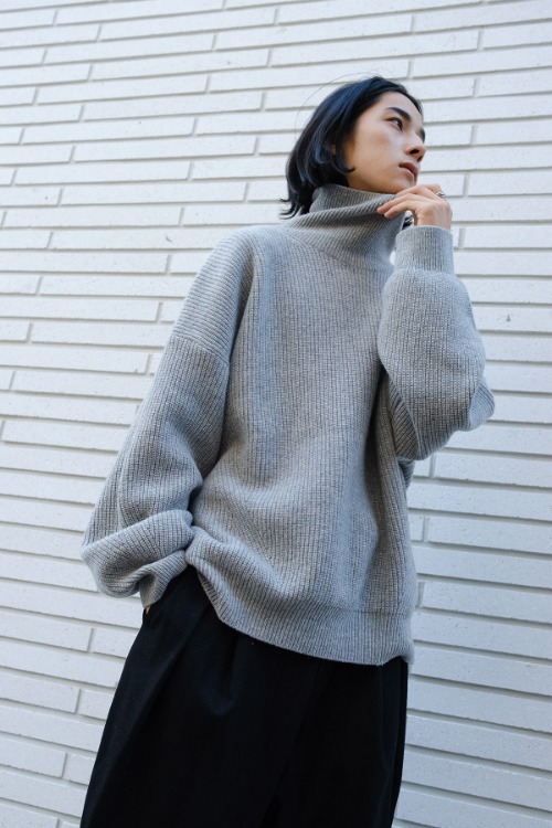 [coming soon] Super-oversized roll neck