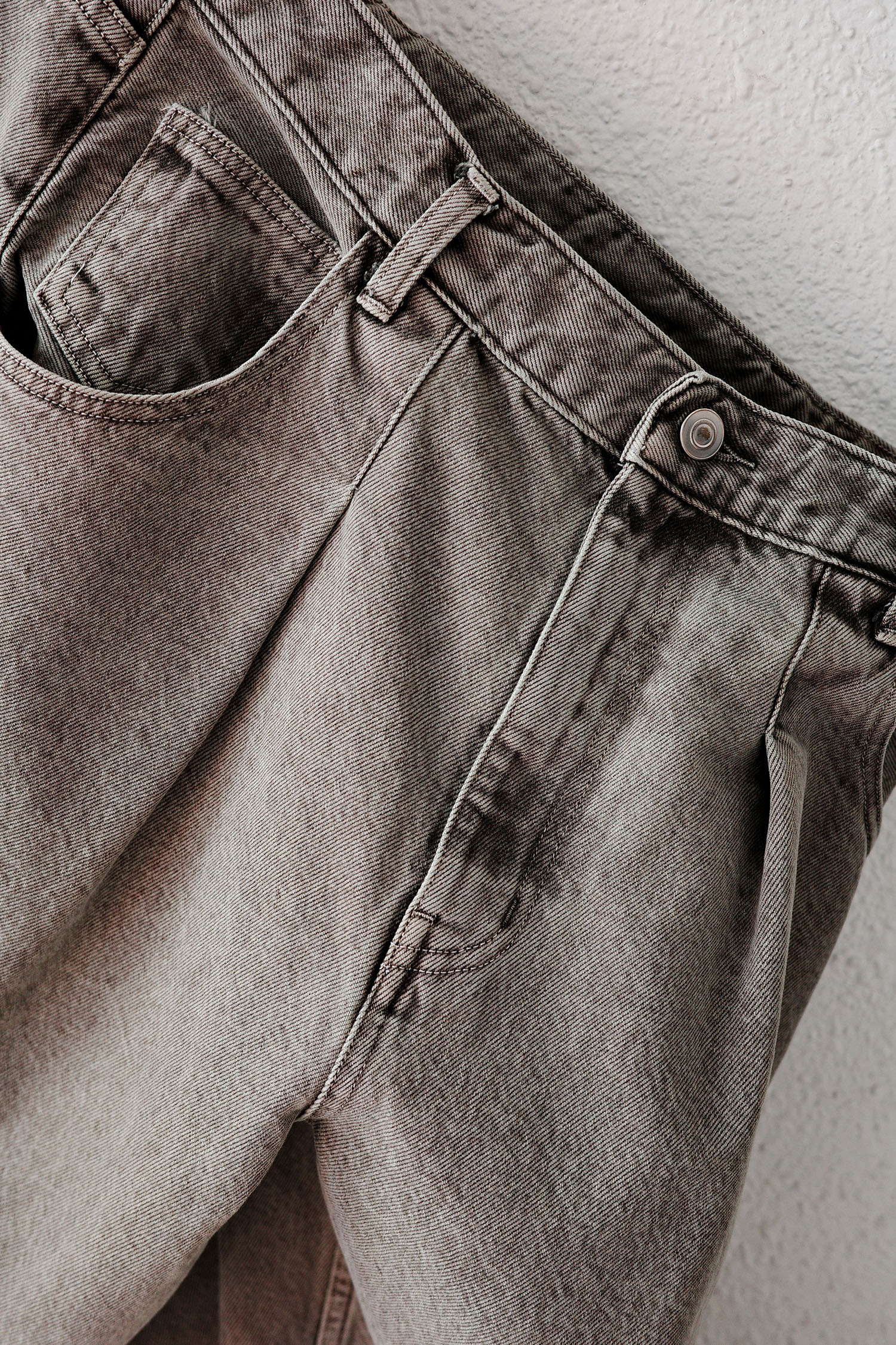 [준비 중] Dyed jeans (reverse tuck, bleached tobacco)